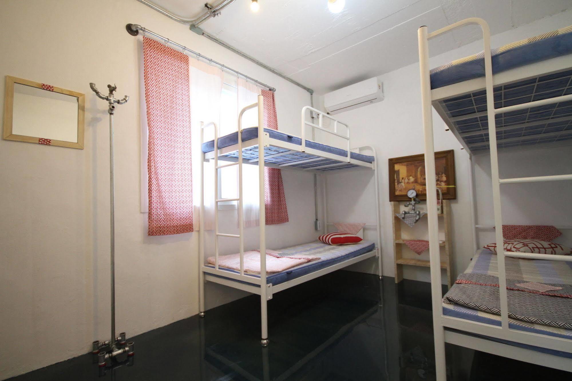 Time Travelers Party Hostel In Hongdae Seul Esterno foto